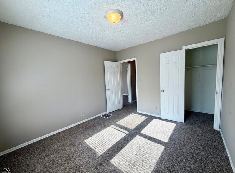 Building Photo - 4002 Rookwood Ave