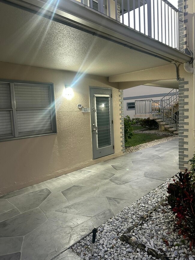 Building Photo - 446 Brittany Dr