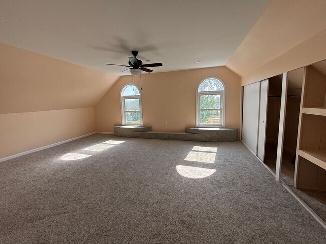 Building Photo - Newly Renovated Stunning Home