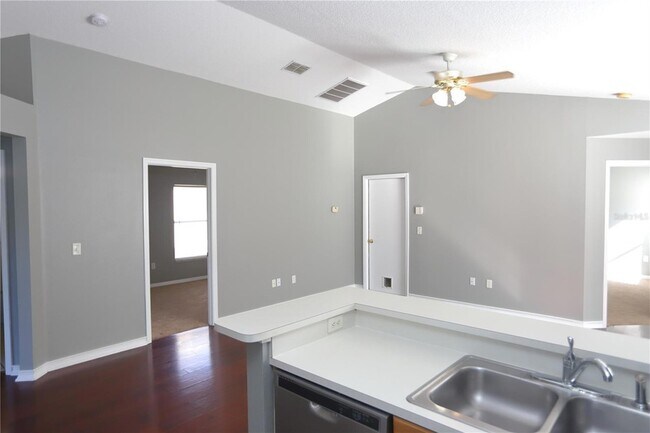 Building Photo - 5826 Tanagerlake Rd