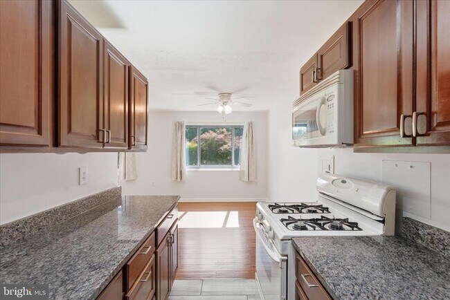 Building Photo - 1200 S Arlington Ridge Rd