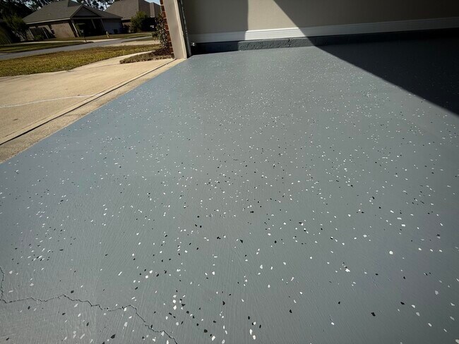 Building Photo - 399 Pin Oak Loop