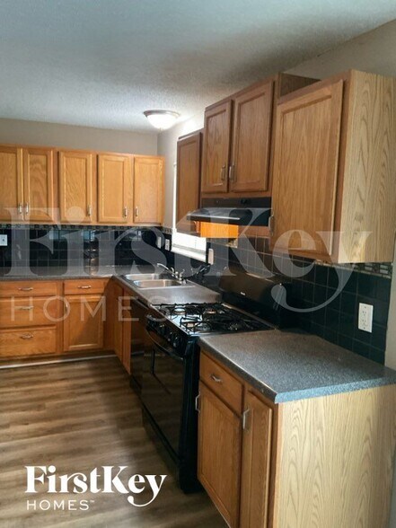 Building Photo - 6219 Silver Fox Dr