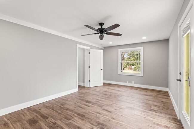 Building Photo - 102 Dogwood Ln