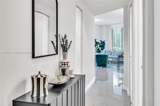 Building Photo - 1010 SW 2nd Ave