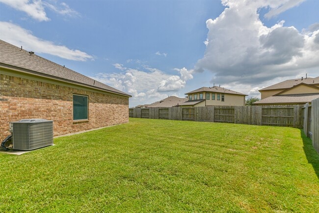 Building Photo - 12617 White Cove Dr