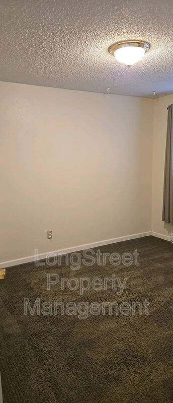 Building Photo - 2307 Newton St