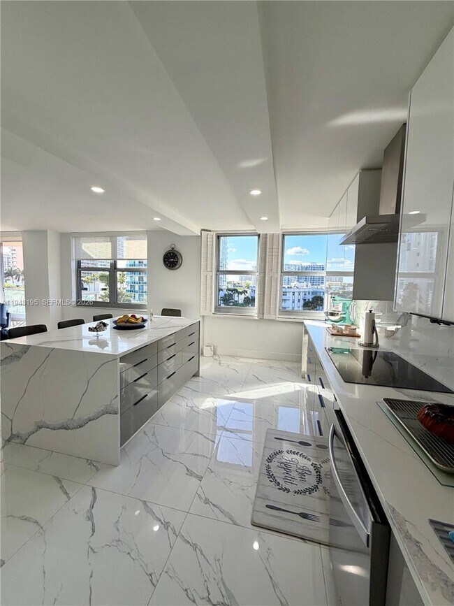 Building Photo - 1920 S Ocean Dr