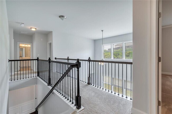 Building Photo - 5210 Mirror Lake Dr