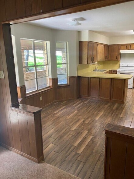 Building Photo - 827 Cliffside Dr