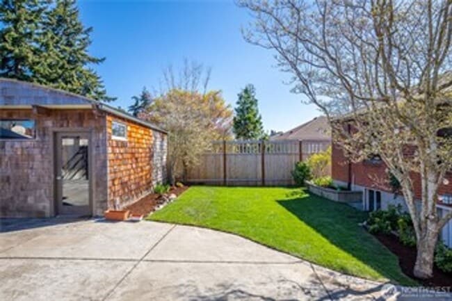 Building Photo - 5Bd/2Ba Seattle House