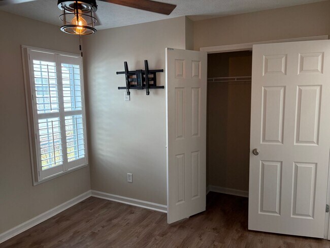 Building Photo - 3154 Shorecrest Bay Dr