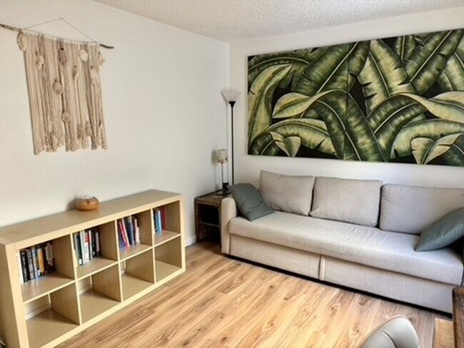 Building Photo - Large Two bedroom, Two Bath Furnished, all Inclusive mid term rental.