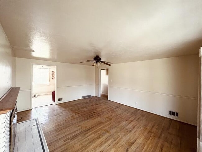 Building Photo - 187 W 1400 N
