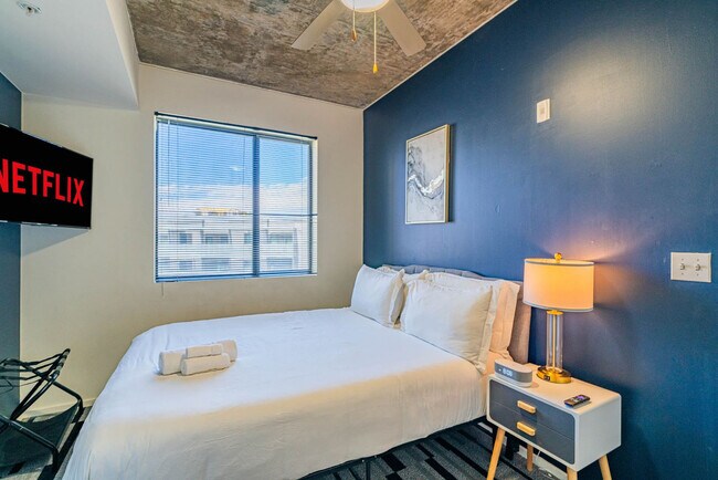 Building Photo - 333 E Roosevelt St