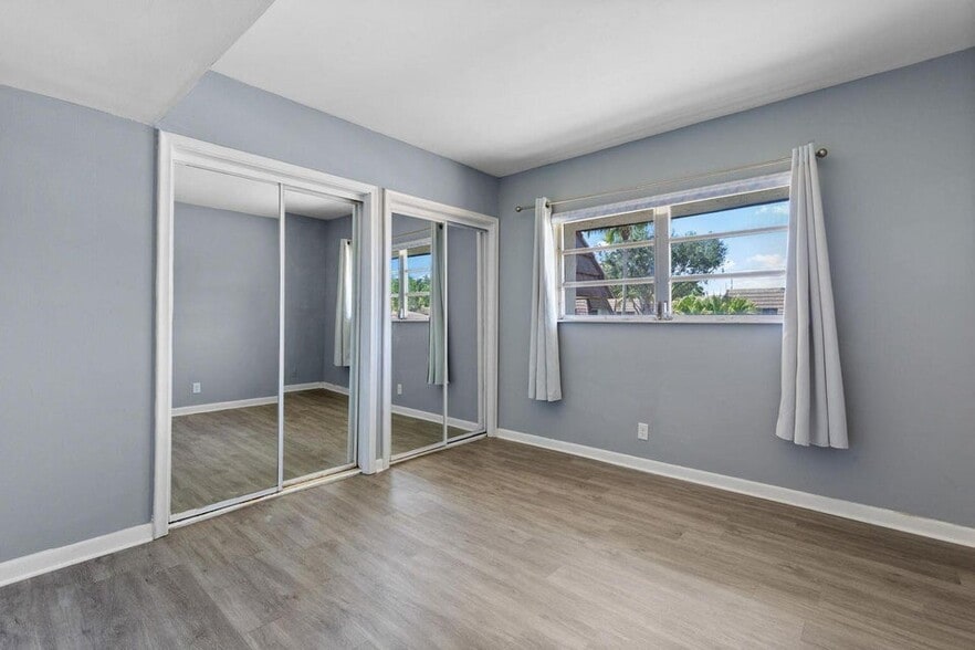 Building Photo - 8406 W Sample Rd