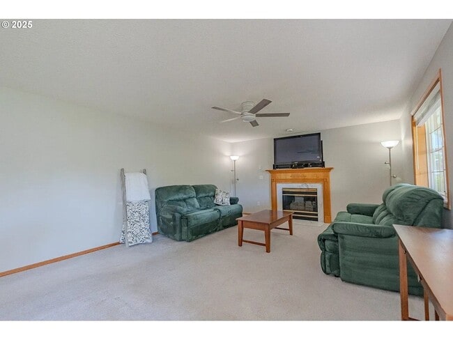 Building Photo - Spacious 4BR, 3 Bath House in Felida