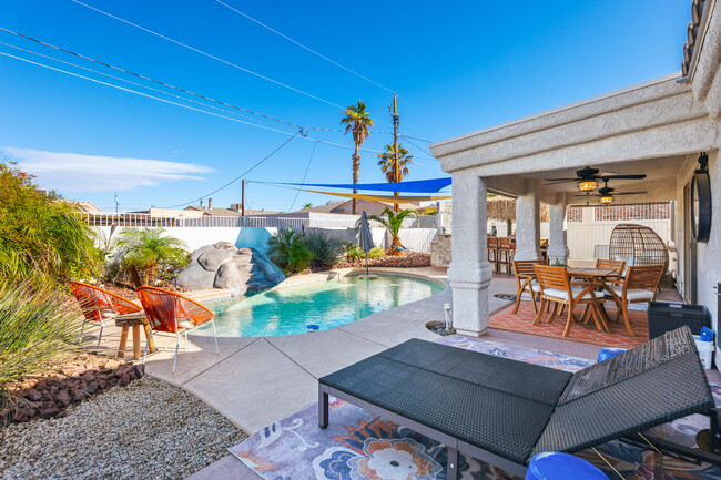 Building Photo - 3785 Cholla Dr
