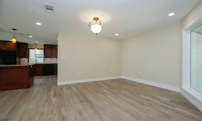 Building Photo - 14535 Diamondhead N