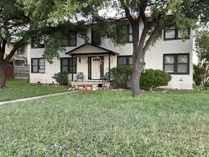 Building Photo - One bed/One bath close to Woodlawn Lake