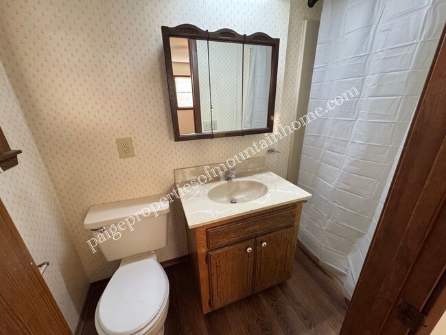 Building Photo - Charming 2 Bedroom, 1.5 Bath Home in Bull Shoals – Corner Lot & Close to Lake Access