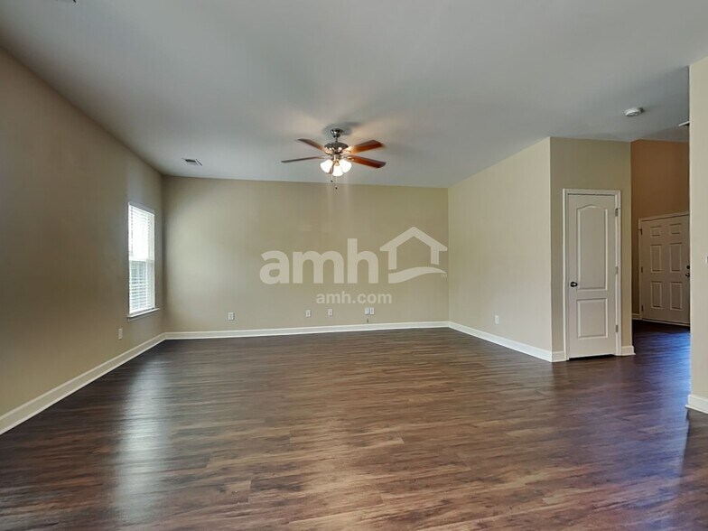 Building Photo - 3048 Adventure Way