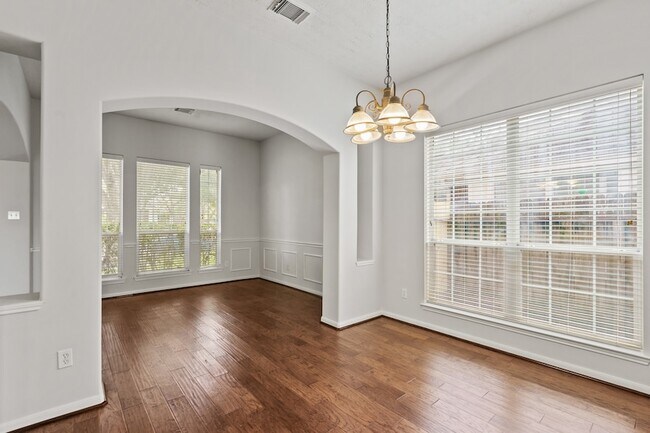 Building Photo - 4030 Chestnut Bend