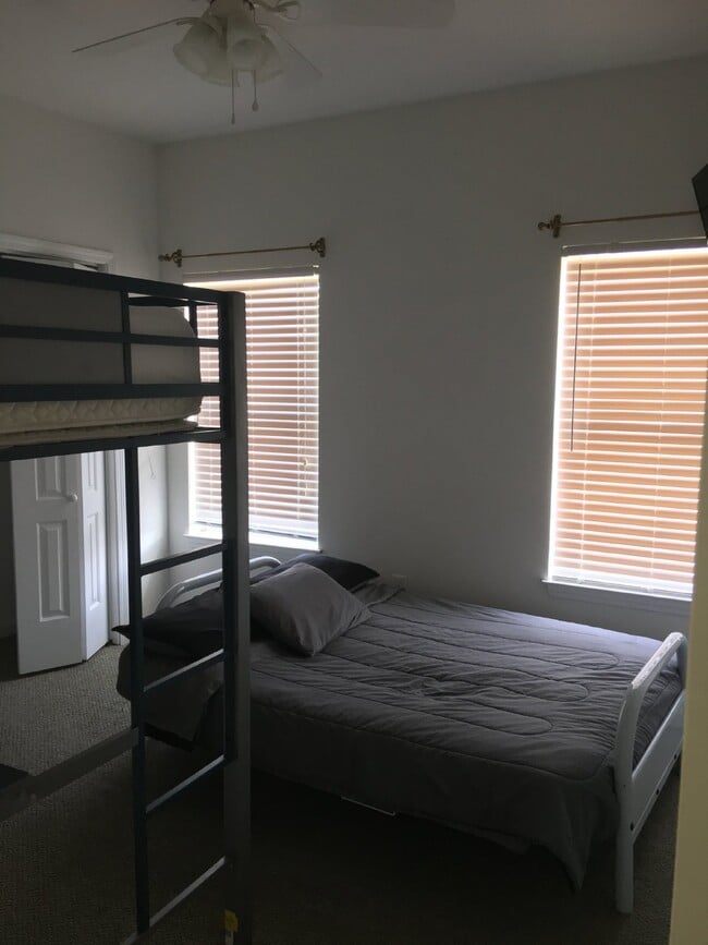 Building Photo - Great 3/2 Fully Furnished-TDY Welcome!!
