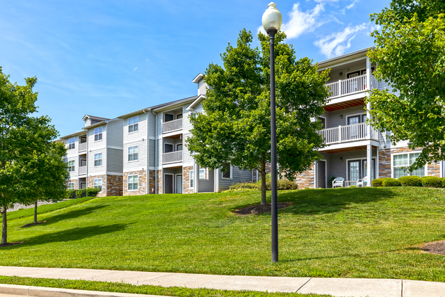 Building Photo - Vantage Pointe at Marrowbone Heights