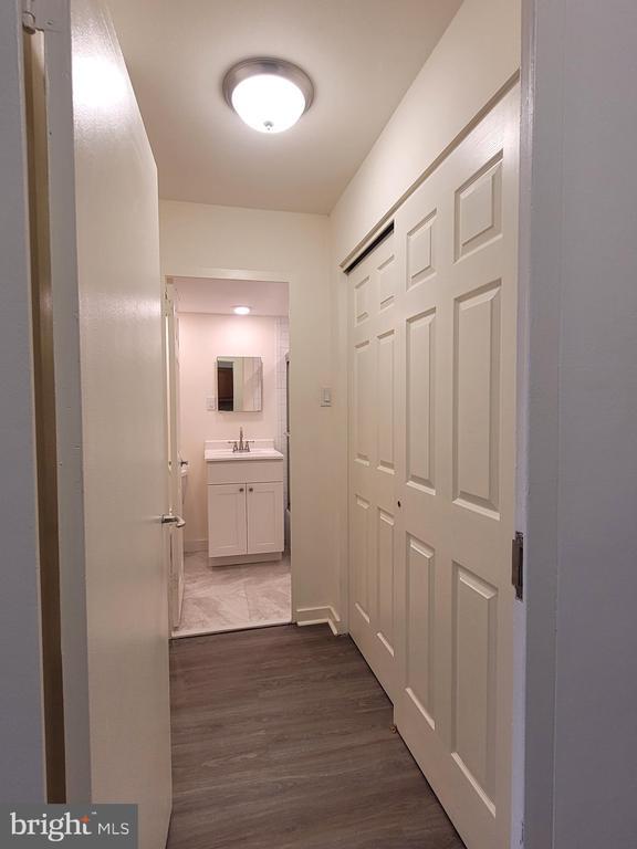 Building Photo - 604 S Washington Square