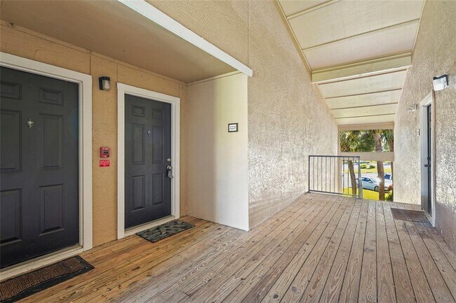 Building Photo - 4045 Crockers Lake Blvd