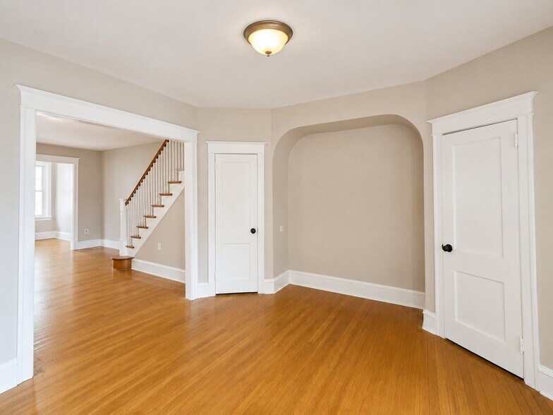 Building Photo - 409 N Daggett St