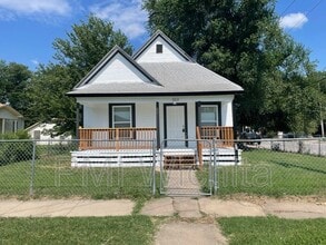 Building Photo - 2 Bedroom, 1 Bathrooms, newly renovated home, centrally located in Wichita Ks, will accept sectio...