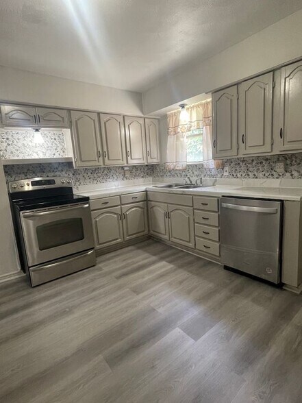 Building Photo - 119 Palm Oak Dr