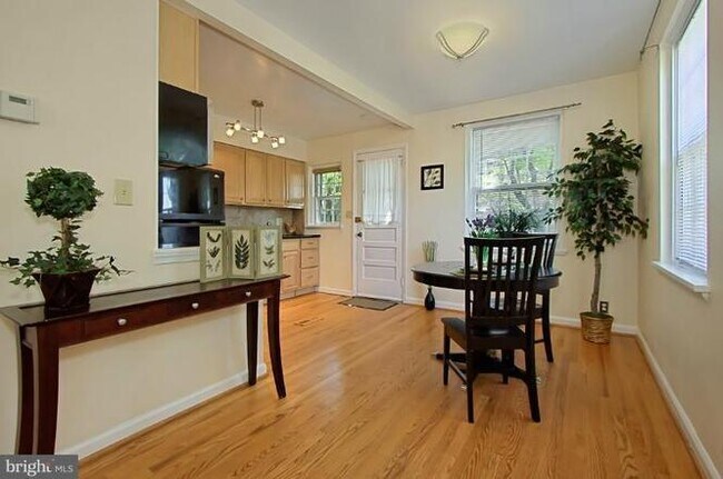 Building Photo - 4217 32nd Rd S