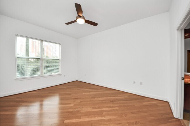 Building Photo - 1010 Rosine St