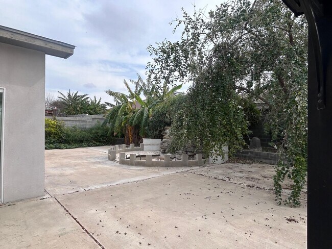 Building Photo - 2811 T.S Eliot Dr