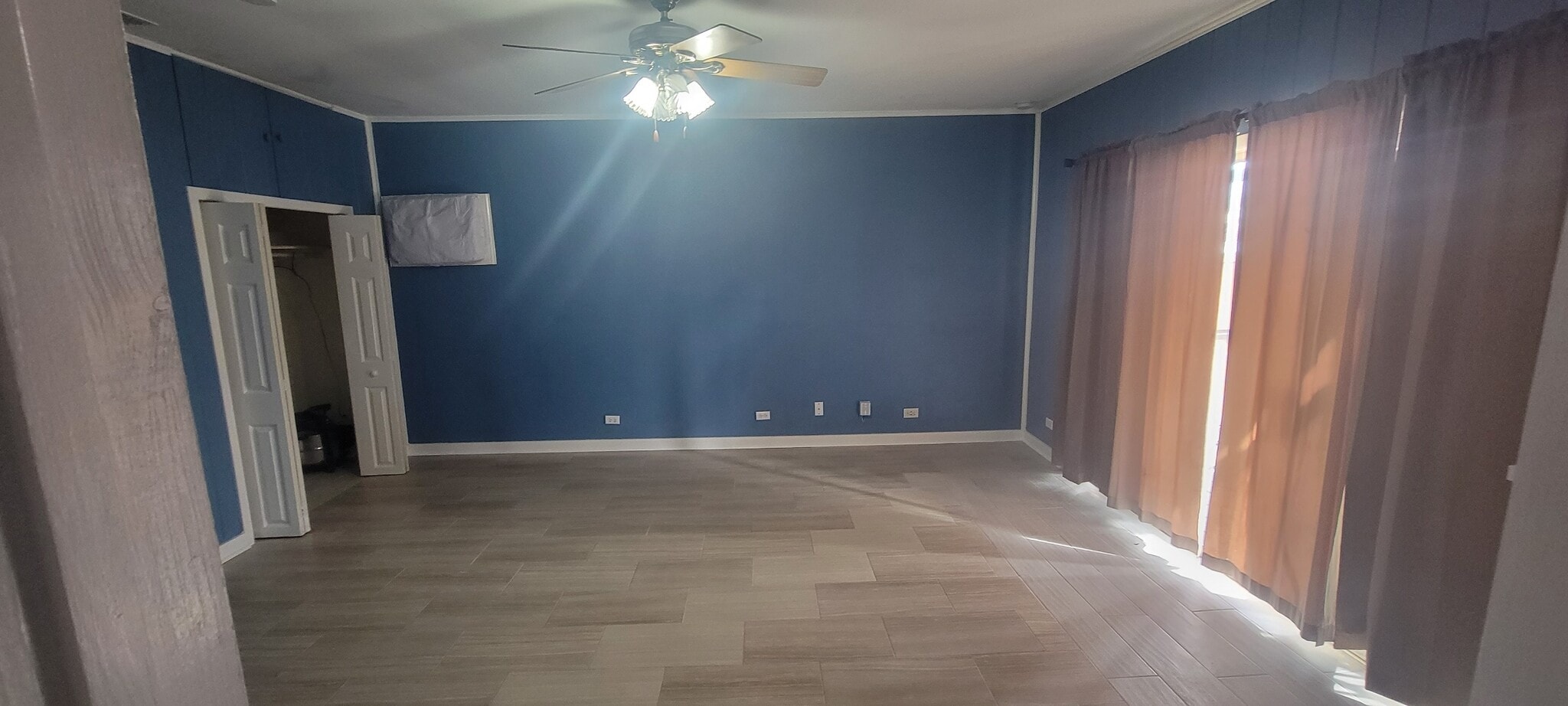 Large Bedroom - 3130 Aster St