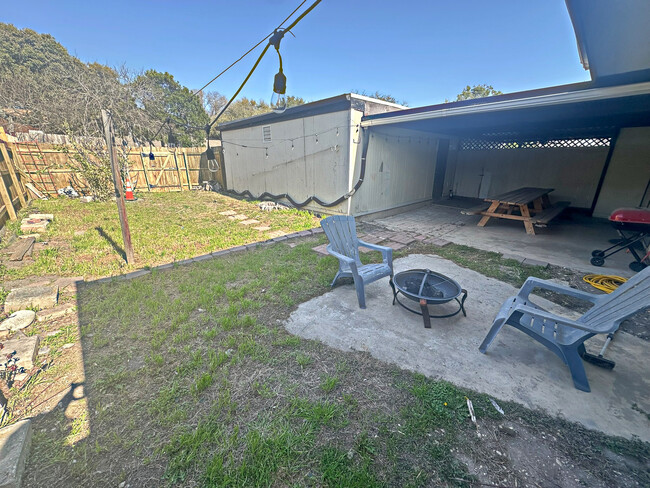 Building Photo - 4015 Burning Tree Dr