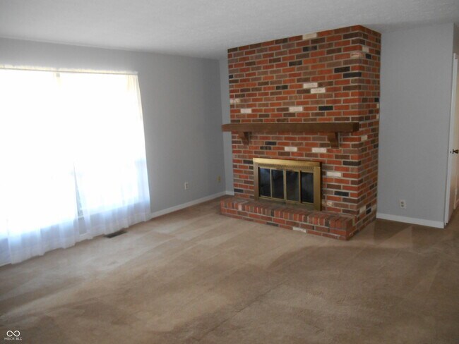 Building Photo - 5625 Lakeland Dr