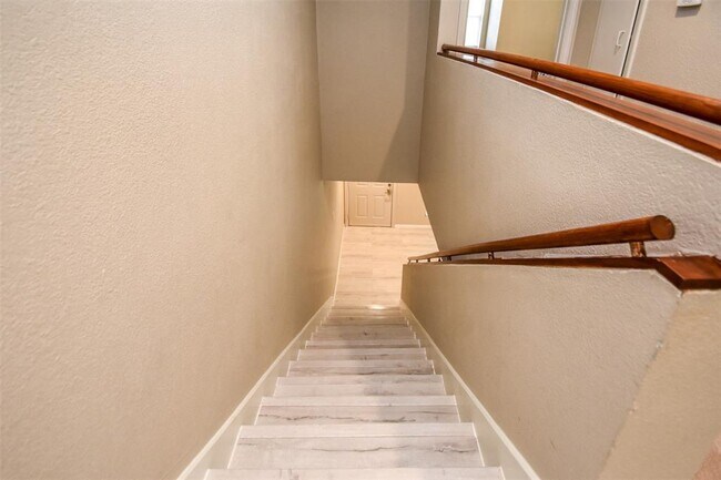 Building Photo - 5807 Beverly Hill St