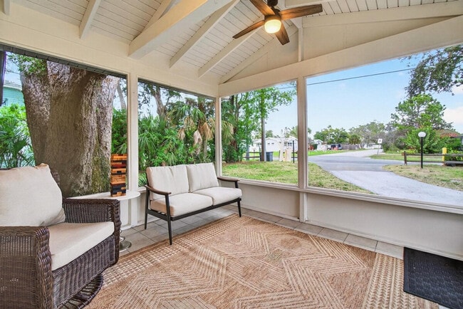 Building Photo - 10546 53rd Ave N