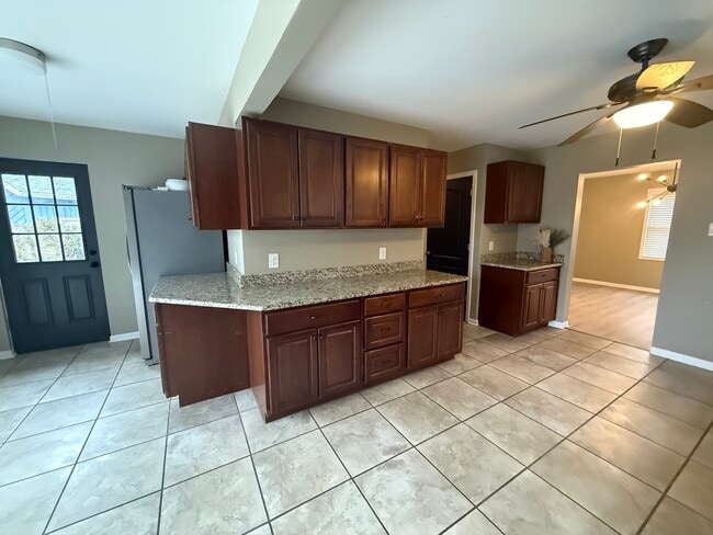 Building Photo - 10S328 Jamie Ln