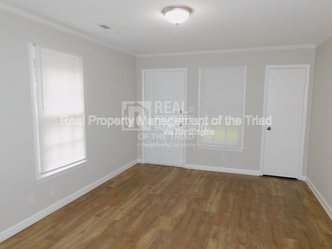 Building Photo - 1720 Spry St