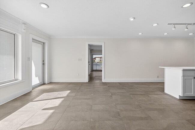 Building Photo - 624 Southwind Cir