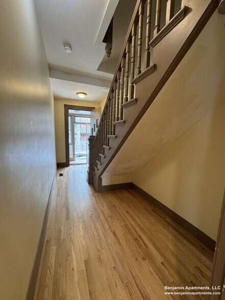Building Photo - 25 Lothrop St
