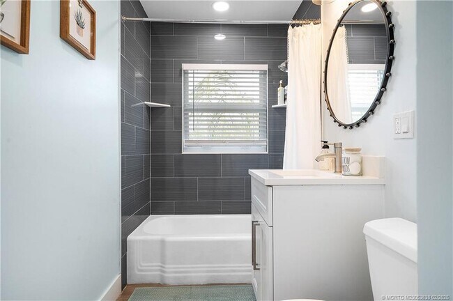 Building Photo - 901 E Madison Ave