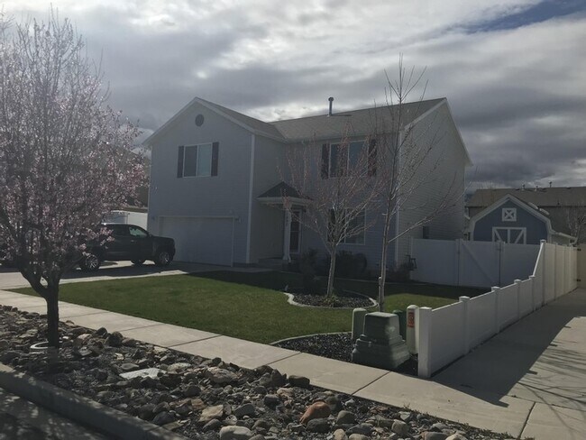 Building Photo - 1097 W 350 S