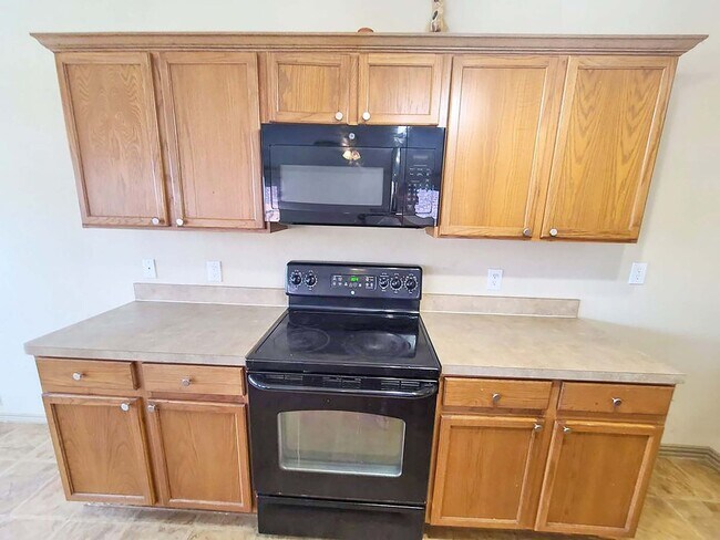 Building Photo - Great 3 Bdrm 2 Bath Home in Cross Roads Tx