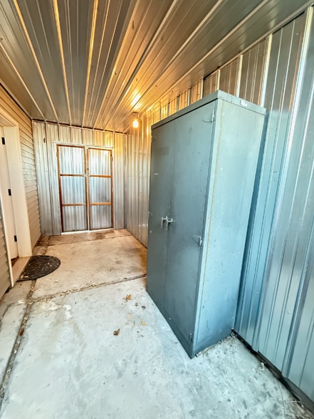 Building Photo - 578 Lind Ave